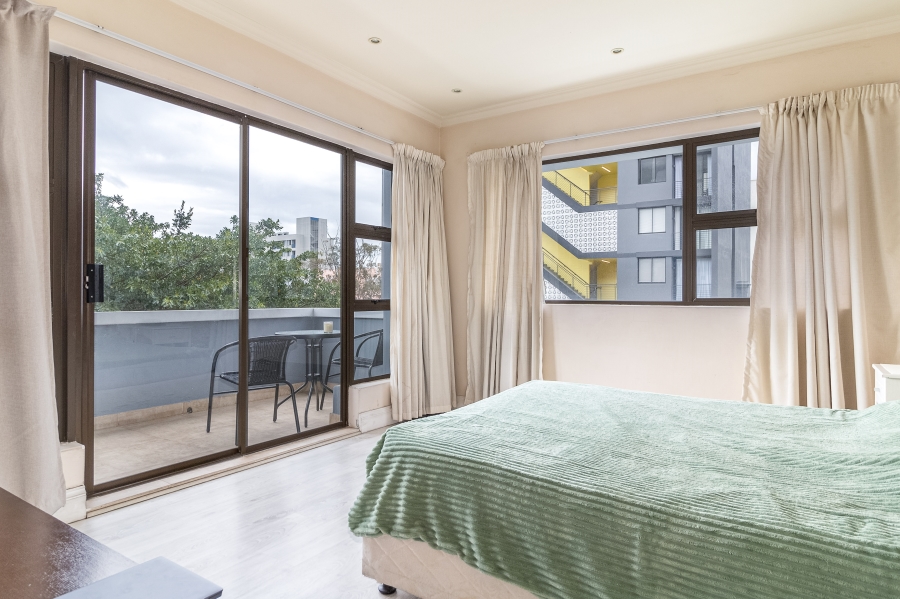 To Let 3 Bedroom Property for Rent in Sea Point Western Cape